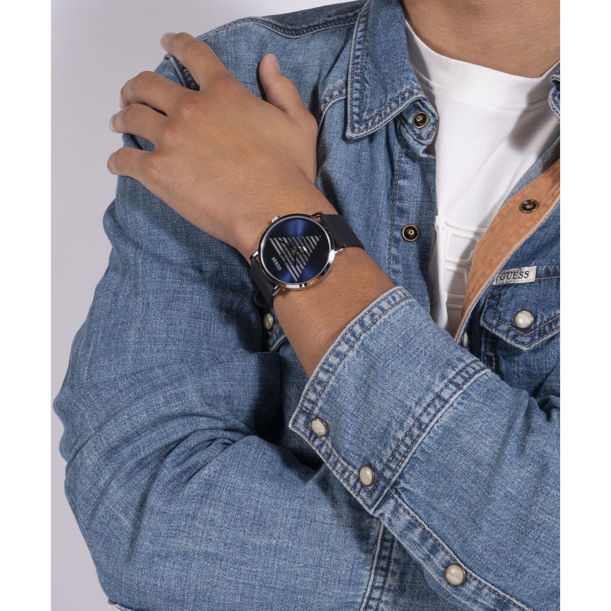 Reloj Guess Hombre Idol. Silicona Negro GW0503G2 - Imagen 4