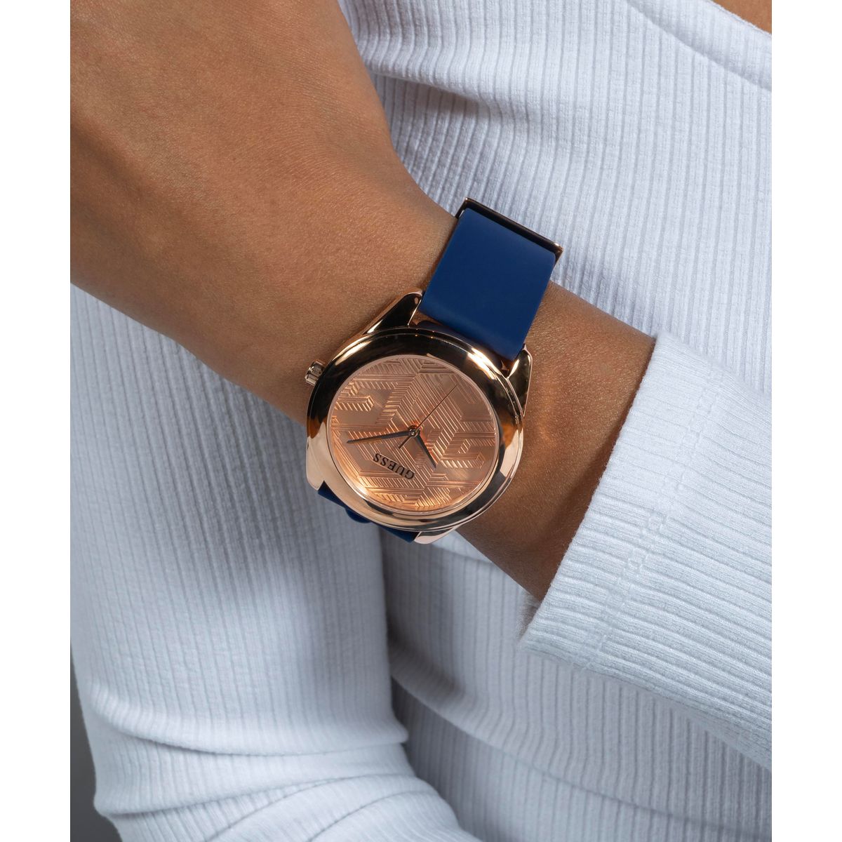 Reloj Guess Mujer Cubed. Silicona Azul GW0665L2 - Imagen 4