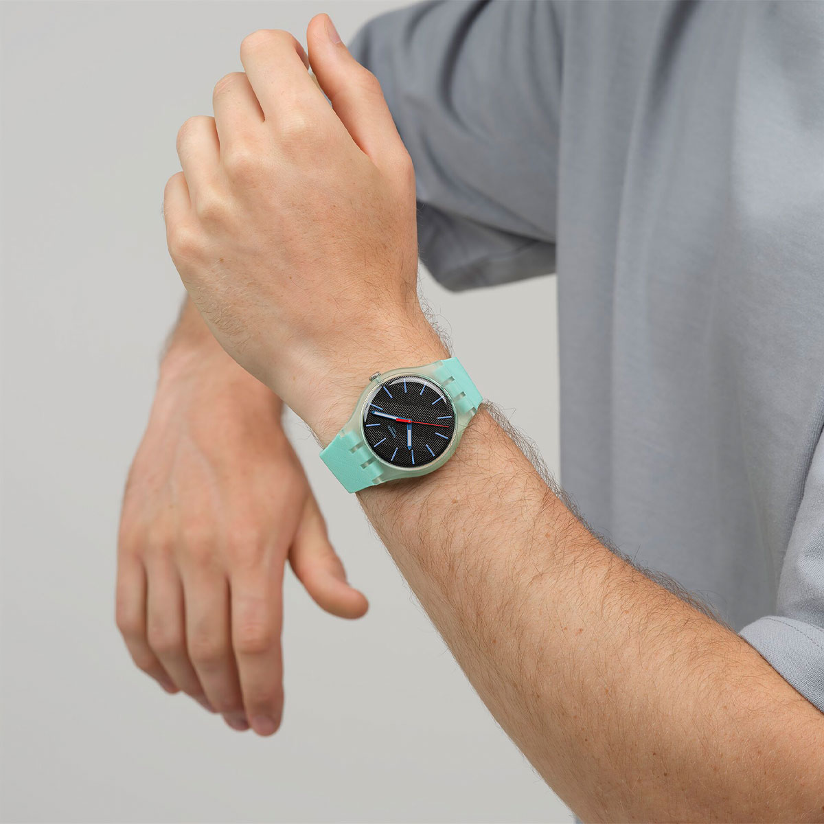Reloj Swatch Unisex Hint of Mint. Silicona Verde SO29L103 - Imagen 3