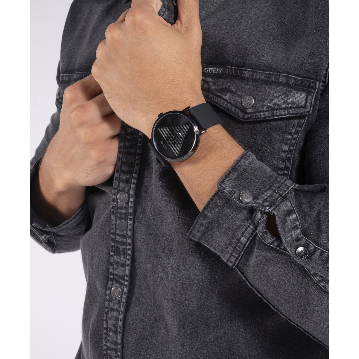 Reloj Guess Hombre Idol. Silicona Negro GW0503G3 - Imagen 4