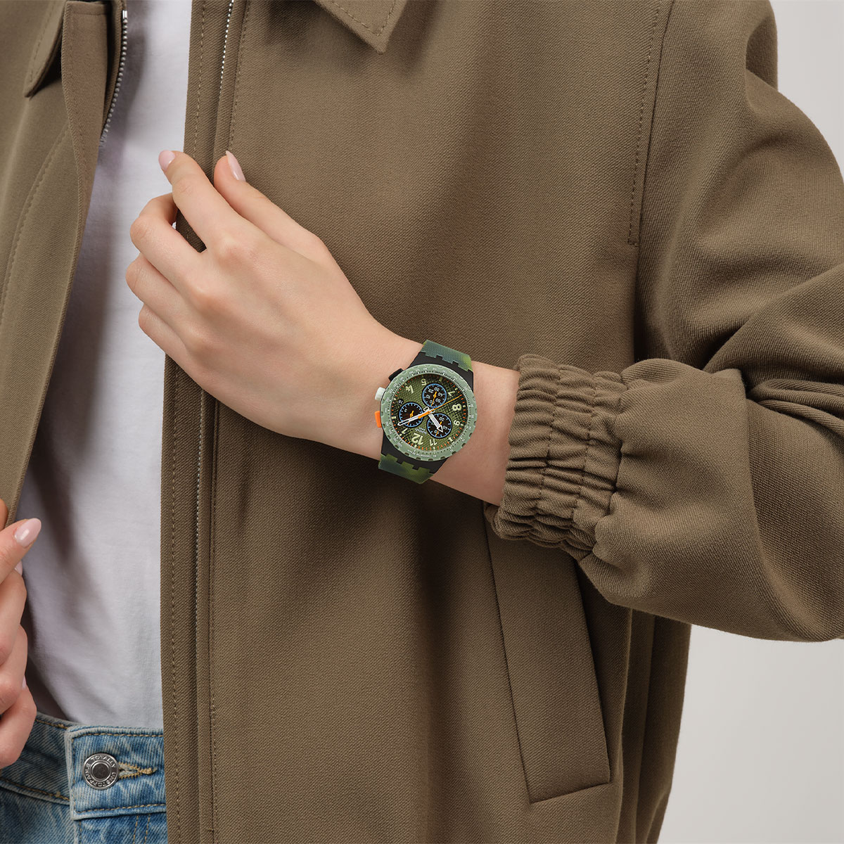 Reloj Swatch Unisex Midday Camo. Silicona Verde SUSB423 - Imagen 4