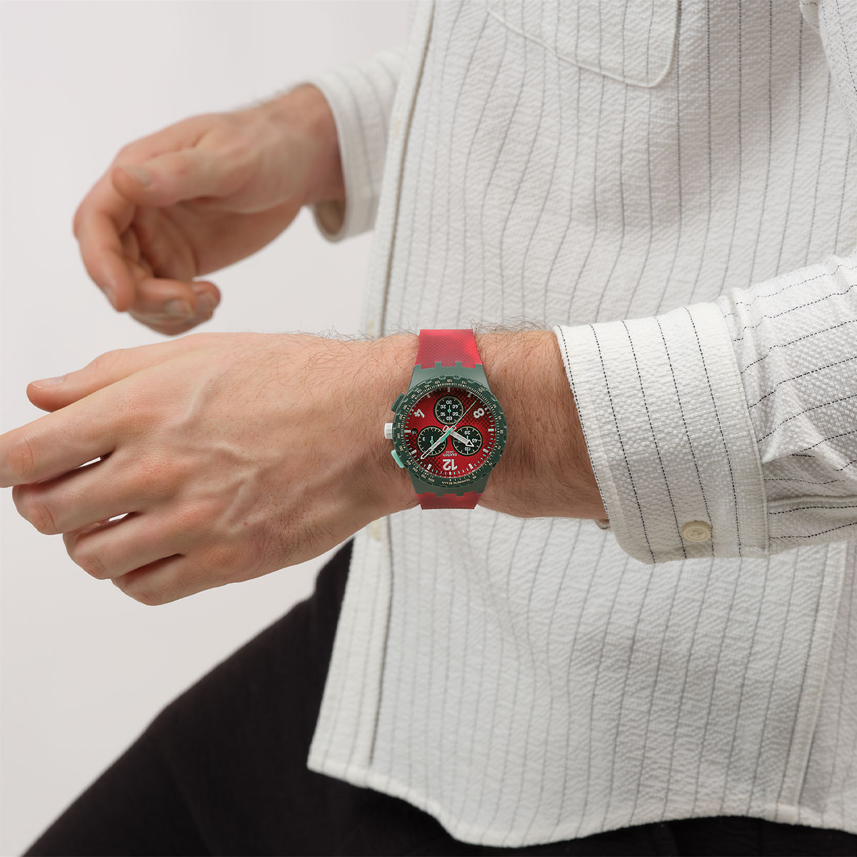 Reloj Swatch Unisex Crimson Foliage. Silicona Rojo SUSG410 - Imagen 3