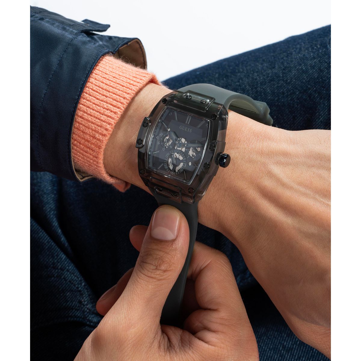 Reloj Guess Hombre Phoenix. Silicona Gris GW0203G4 - Imagen 4